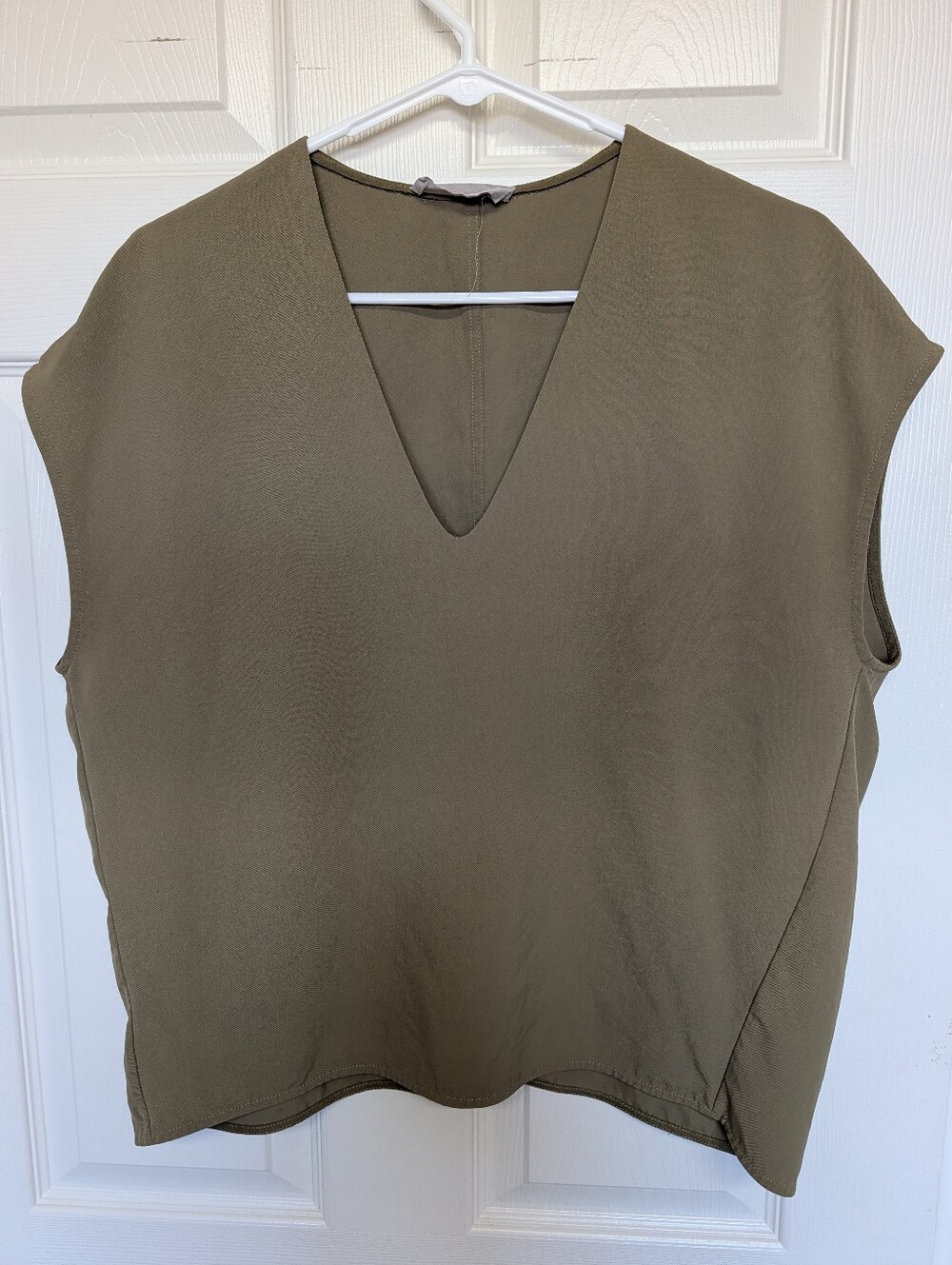 Everlane Womens Olive Green V-Neck Sleeveless Blouse Relaxed Oversized Neutral 4